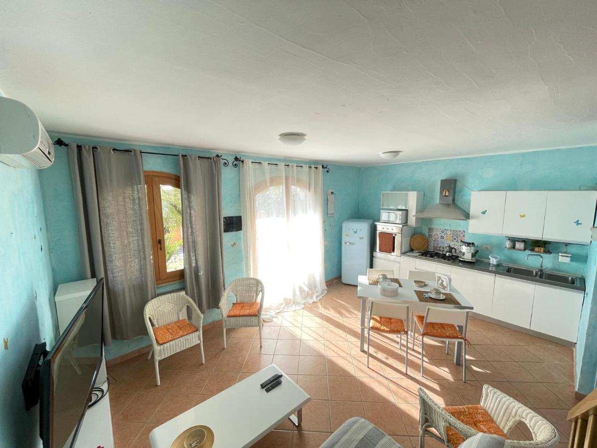 Casa Delle Farfalle Chia Eksteriør billede